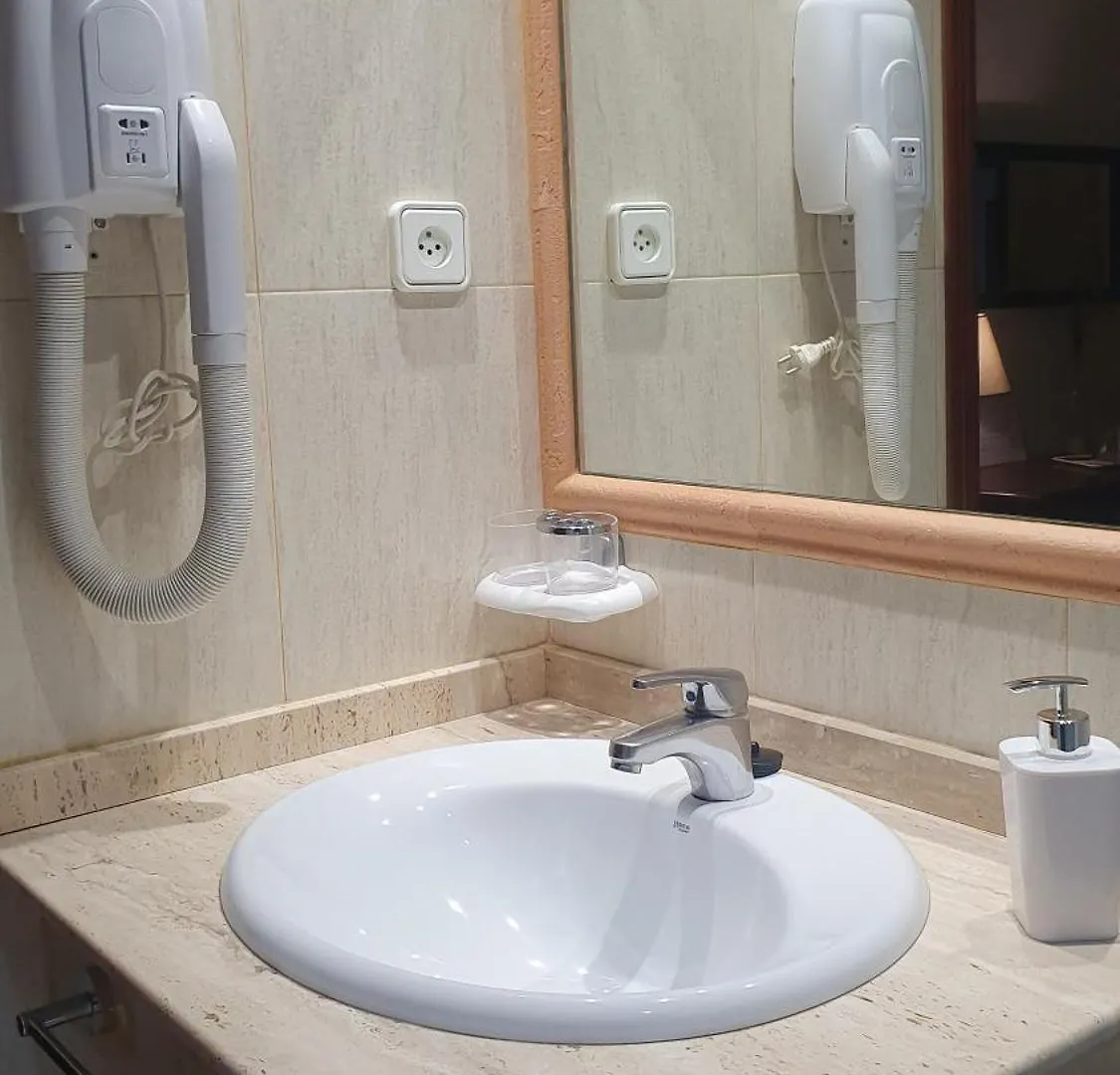 Luna-Guest Rooms Alcala de Guadaira 0*,