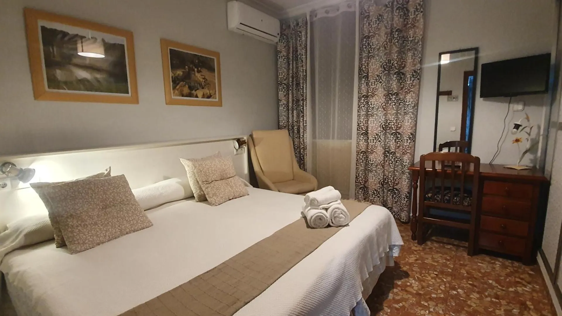 Luna-Guest Rooms Alcala de Guadaira Spain